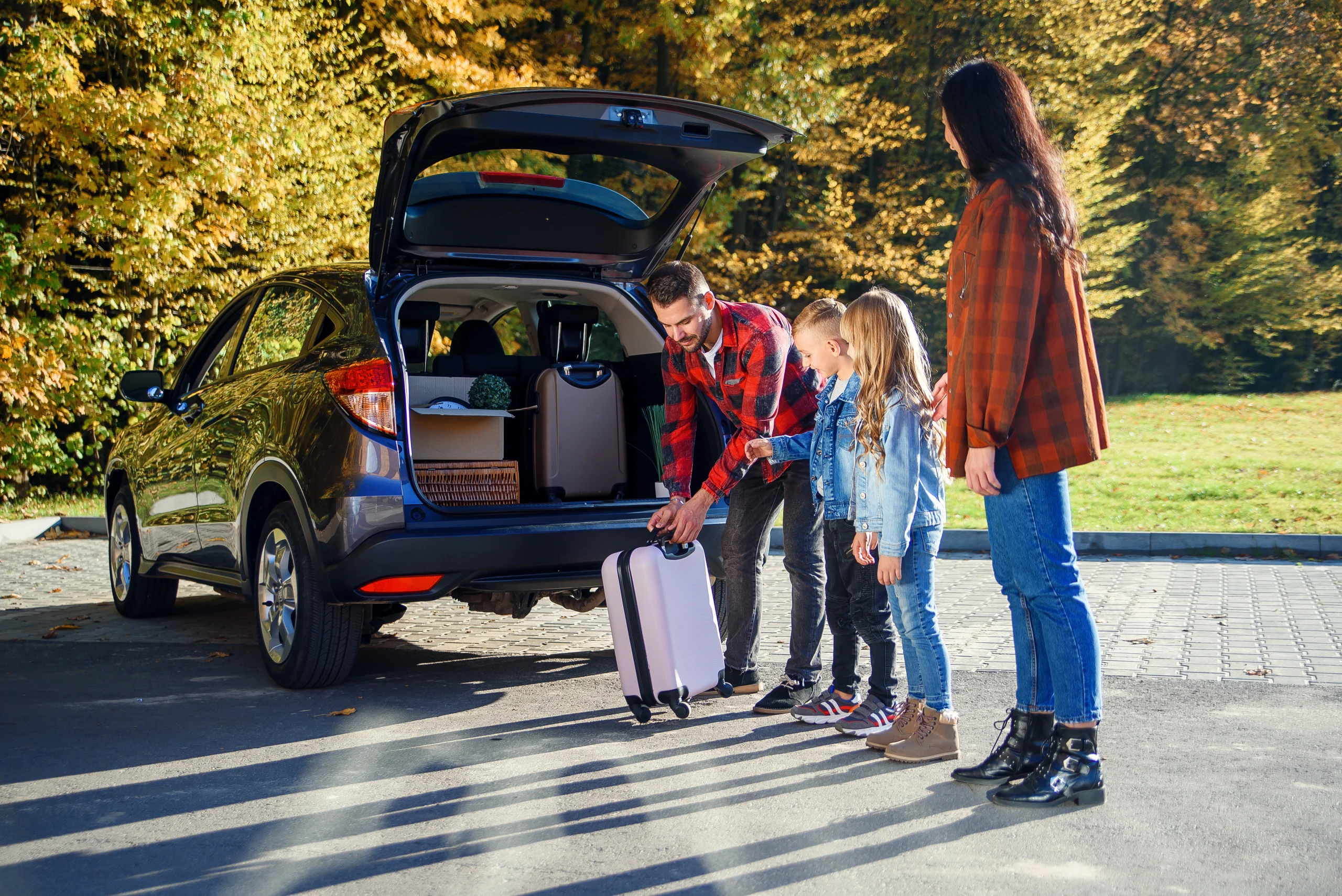 lovely-young-family-loading-car