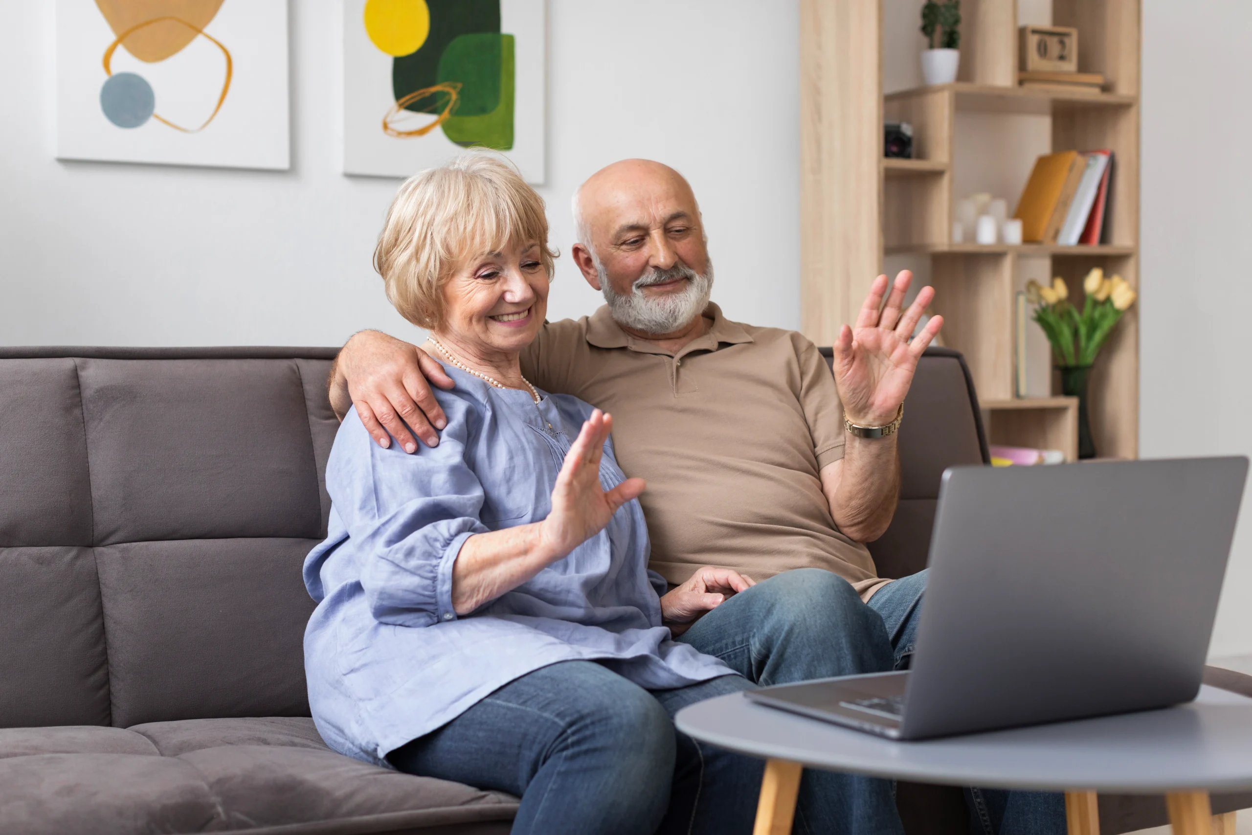 medium-shot-senior-couple-with-device